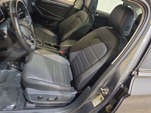 Used 2024 Volkswagen Jetta SE FWD image 13