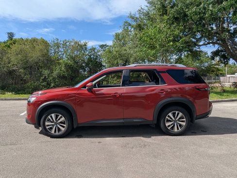 Used 2023 Nissan Pathfinder SL image 5