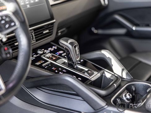 Used 2019 Porsche Cayenne S image 23