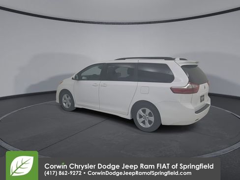 Used 2019 Toyota Sienna LE image 10