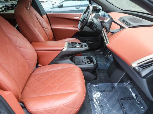 Used 2025 BMW iX xDrive50 w/ Premium Package image 12