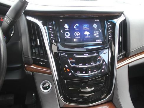 Used 2019 Cadillac Escalade Luxury image 4