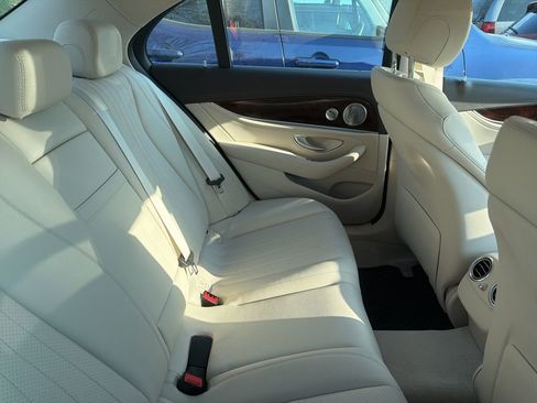 Used 2017 Mercedes-Benz E 300 4MATIC image 4