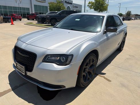 Used 2023 Chrysler 300 Touring w/ Sport Appearance Package RWD image 9