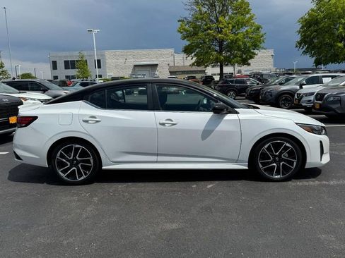 Used 2025 Nissan Sentra SR w/ SR Premium Package FWD image 2