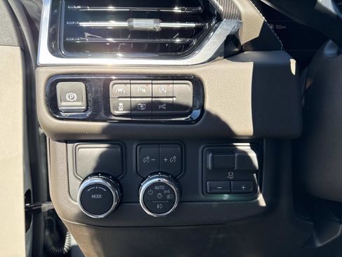 New 2026 GMC Yukon XL Elevation image 14
