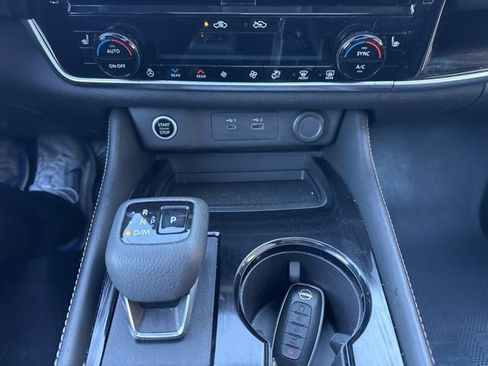 Used 2023 Nissan Rogue SL w/ SL Premium Package image 14