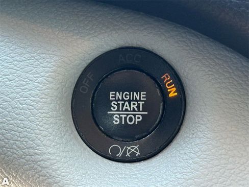 Used 2019 Jeep Cherokee Limited w/ Luxury Group image 25