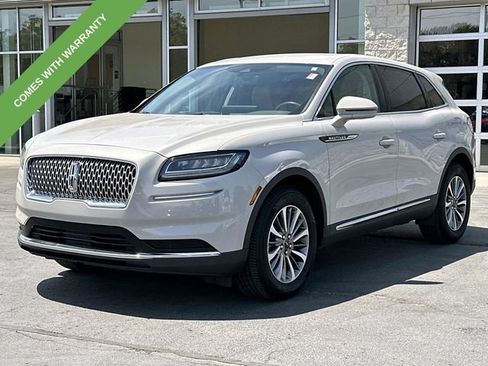 Used 2022 Lincoln Nautilus FWD w/ Premium Package image 4