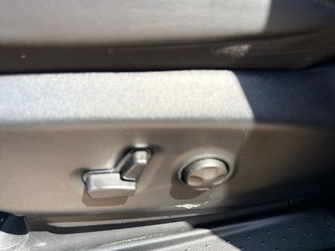 Used 2025 Chrysler Pacifica Select FWD image 30