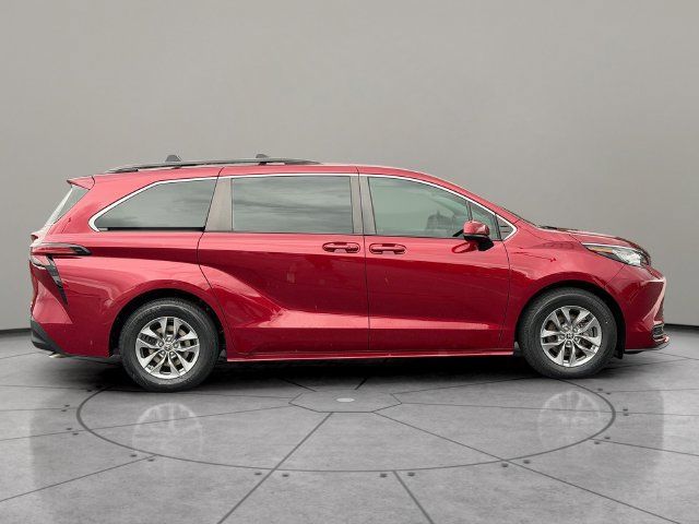 Certified 2022 Toyota Sienna LE FWD image 7