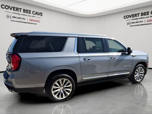 Used 2022 GMC Yukon XL Denali w/ Denali Premium Package image 10