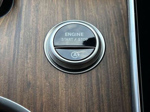 New 2025 Mercedes-Benz C 300 4MATIC Sedan image 31