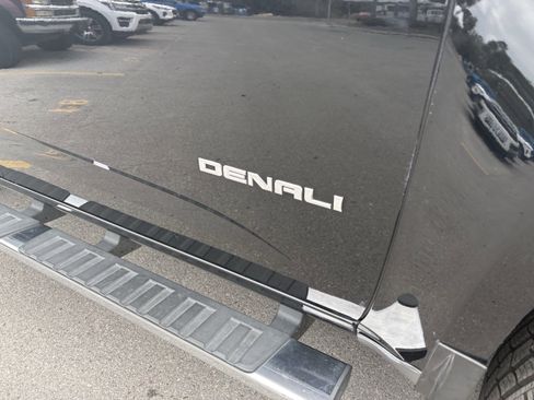 Used 2018 GMC Canyon Denali image 10