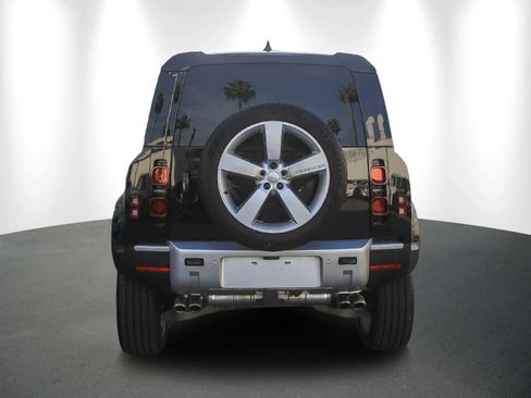 Used 2024 Land Rover Defender 110 SE image 5