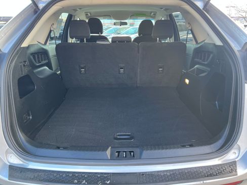 Used 2018 Ford Edge SE image 11
