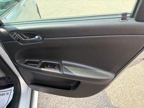 Used 2016 Chevrolet Impala LT FWD image 16