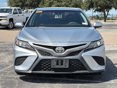 Used 2018 Toyota Camry SE FWD image 2