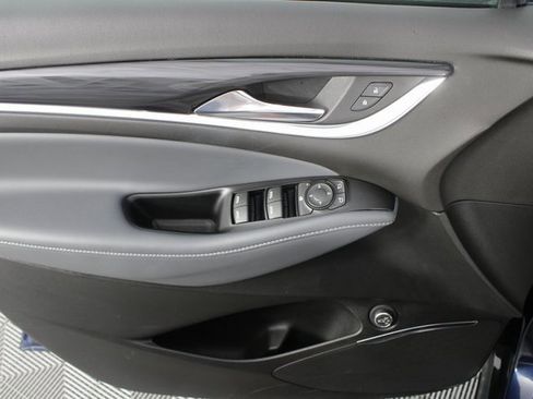 Used 2022 Buick Enclave Essence image 13