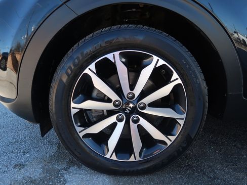 Used 2017 Kia Sportage EX image 40