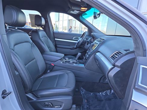 Used 2017 Ford Explorer XLT w/ Equipment Group 202A image 15