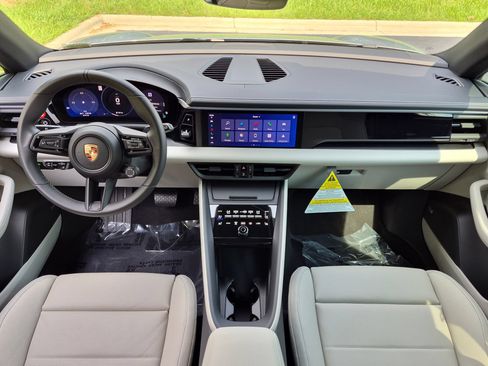 Certified 2025 Porsche Macan Electric RWD image 21