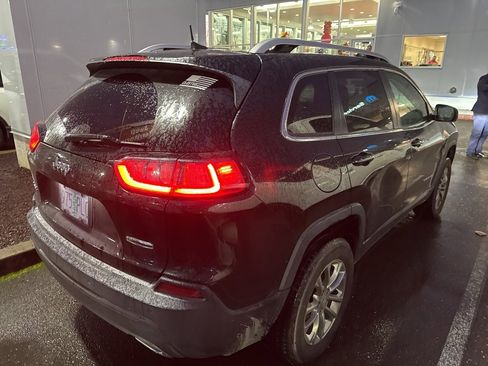 Used 2019 Jeep Cherokee Latitude Plus image 3