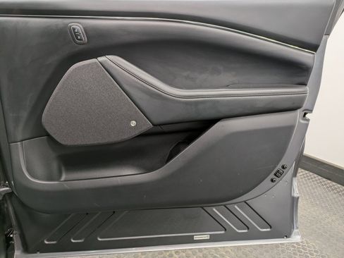 Used 2021 Ford Mustang Mach-E Premium image 27