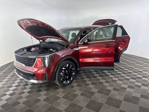 Certified 2025 Kia Sorento EX w/ Panoramic Sunroof Package FWD image 12