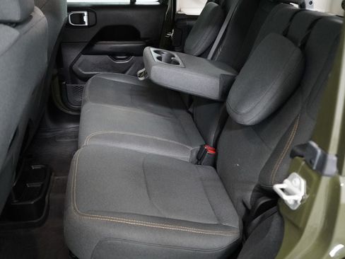 Used 2024 Jeep Wrangler Unlimited Sahara w/ Technology Group AWD/4WD image 27