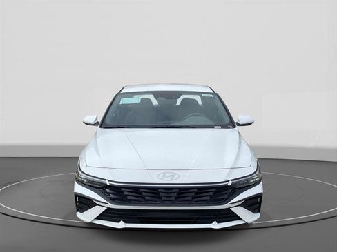 New 2026 Hyundai Elantra SE FWD image 2