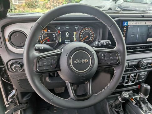 Used 2025 Jeep Wrangler Sport S image 21