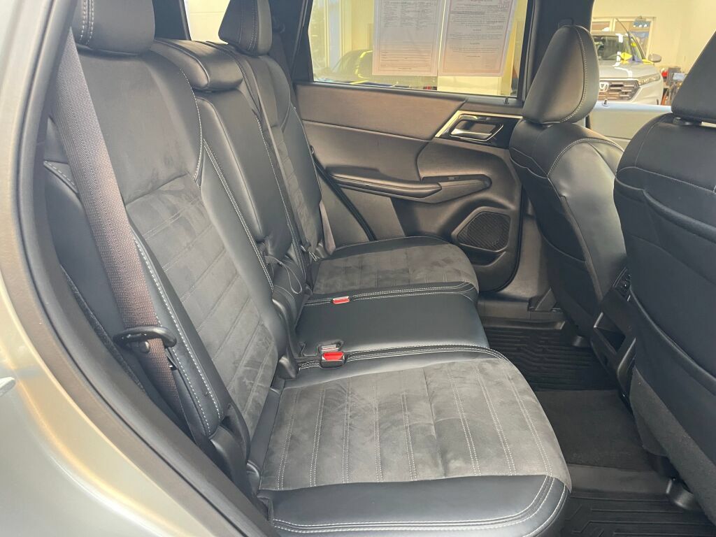 Used 2024 Mitsubishi Outlander SE AWD/4WD image 31