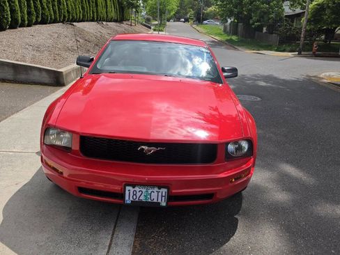 Used 2007 Ford Mustang Coupe RWD image 2