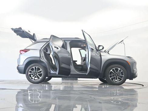 Used 2025 Chevrolet TrailBlazer LT FWD image 39