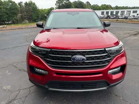 Used 2021 Ford Explorer XLT w/ Equipment Group 202A AWD/4WD image 8
