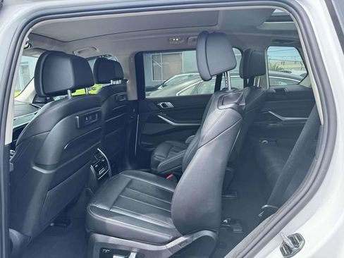Used 2021 BMW X7 xDrive40i w/ Premium Package AWD/4WD image 16