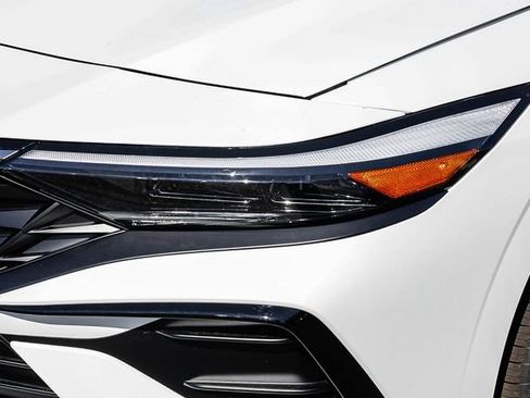 New 2026 Hyundai Elantra Limited FWD image 8