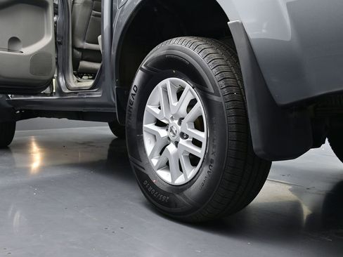 Used 2016 Nissan Frontier SV image 25