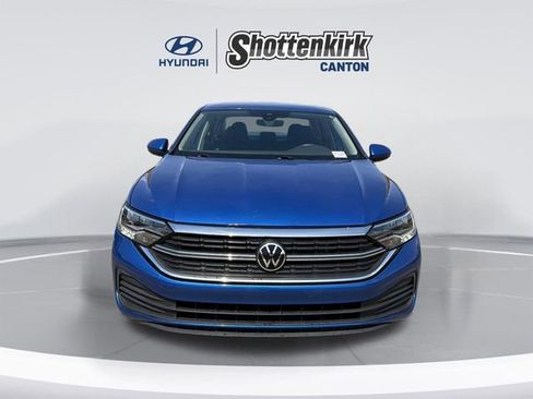Used 2024 Volkswagen Jetta SE image 2