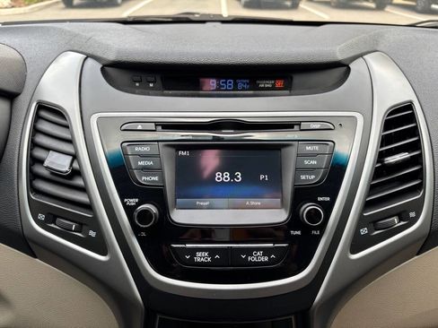 Used 2015 Hyundai Elantra SE w/ Option Group 02 image 25