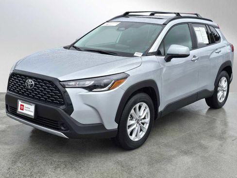 Certified 2023 Toyota Corolla Cross LE w/ Moonroof Package image 7