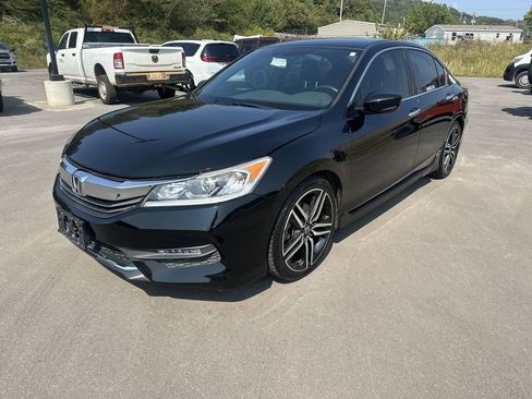 Used 2017 Honda Accord Sport image 7