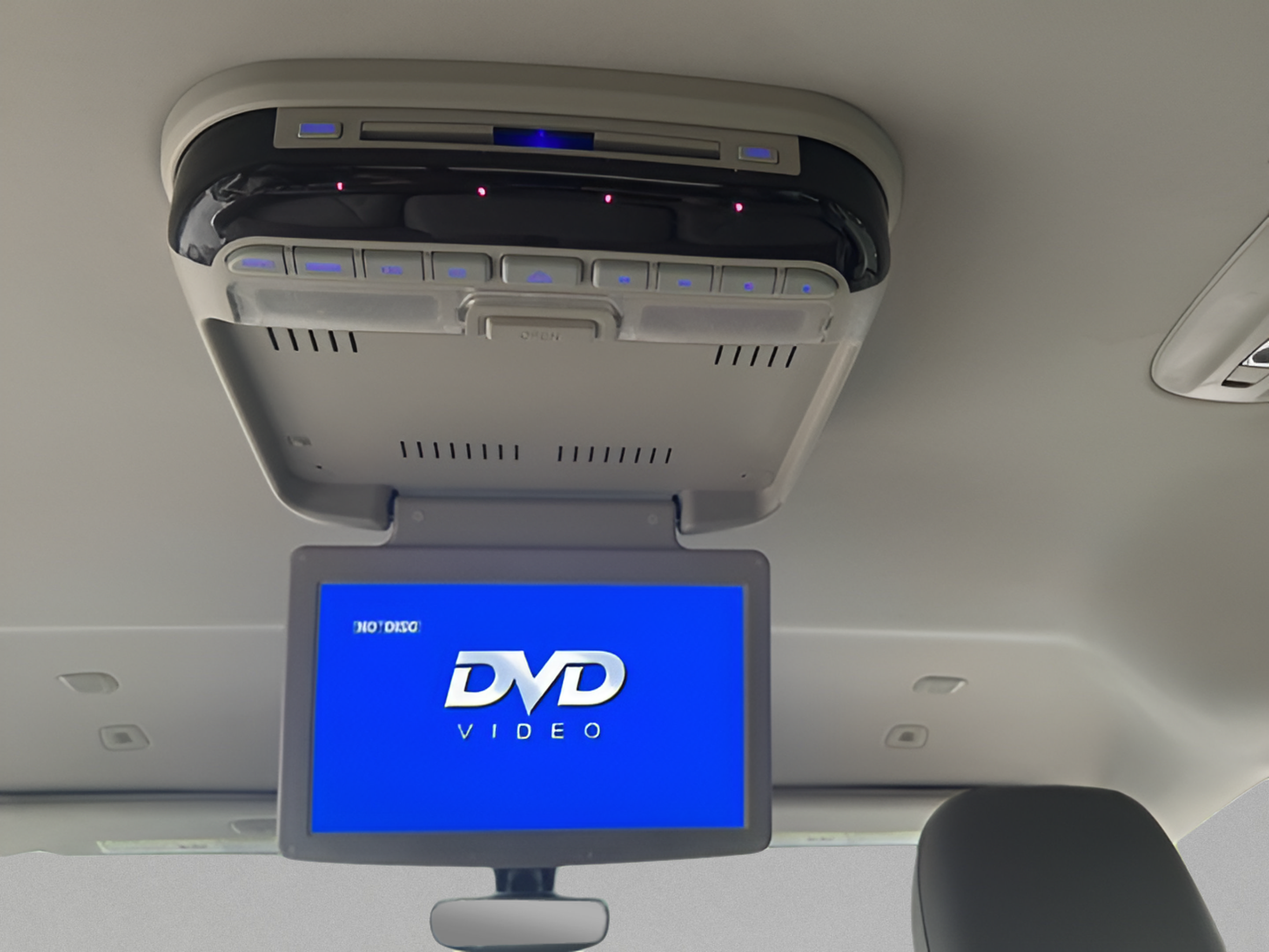 Used 2018 Chrysler Pacifica Touring Plus w/ Tire & Wheel Group FWD image 12