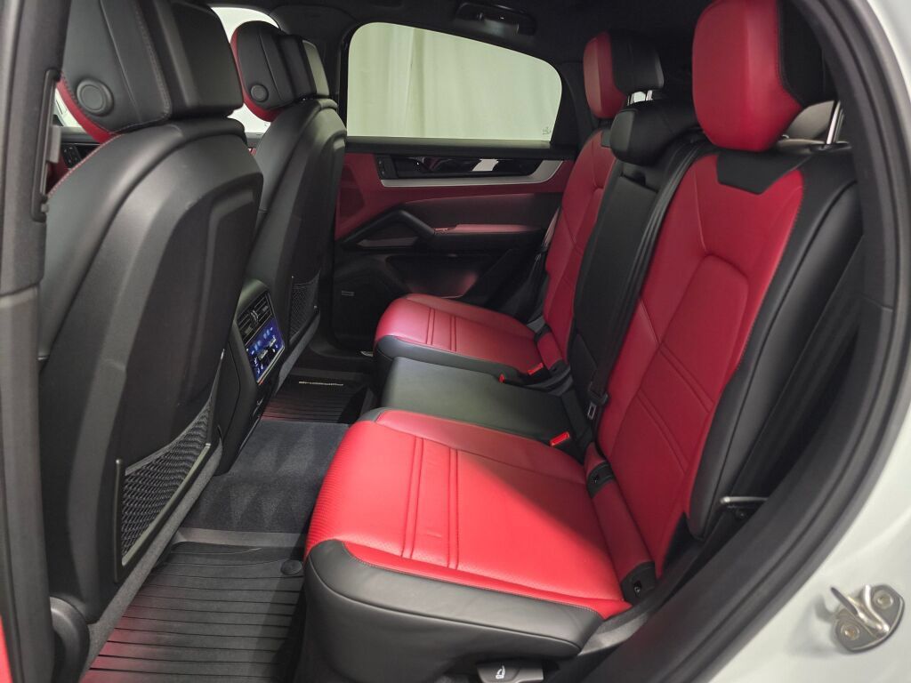 Certified 2026 Porsche Cayenne Coupe AWD/4WD image 22