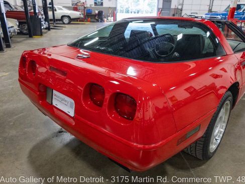 Used 1992 Chevrolet Corvette Coupe RWD image 16