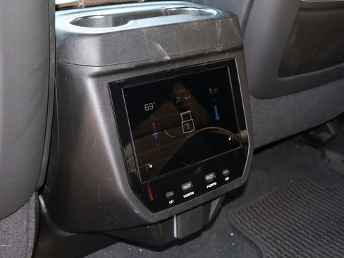 Used 2026 GMC Yukon Denali Ultimate AWD/4WD image 23