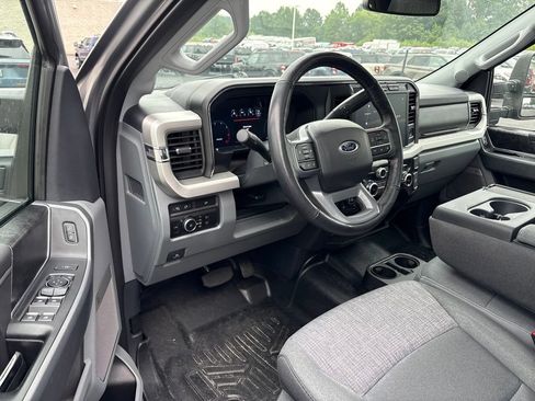 Used 2024 Ford F250 XLT w/ Black Appearance Package AWD/4WD image 7
