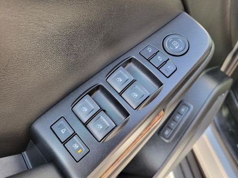 Used 2018 Chevrolet Tahoe Premier AWD/4WD image 9