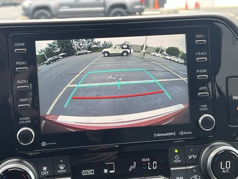 Used 2022 Toyota Highlander XLE AWD/4WD image 34
